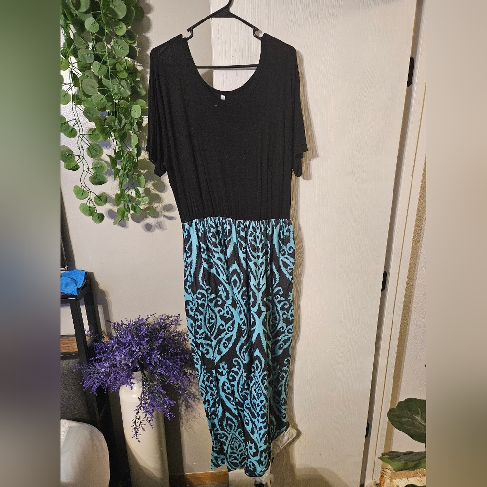 Elegant Black and Blue Patterned Dress